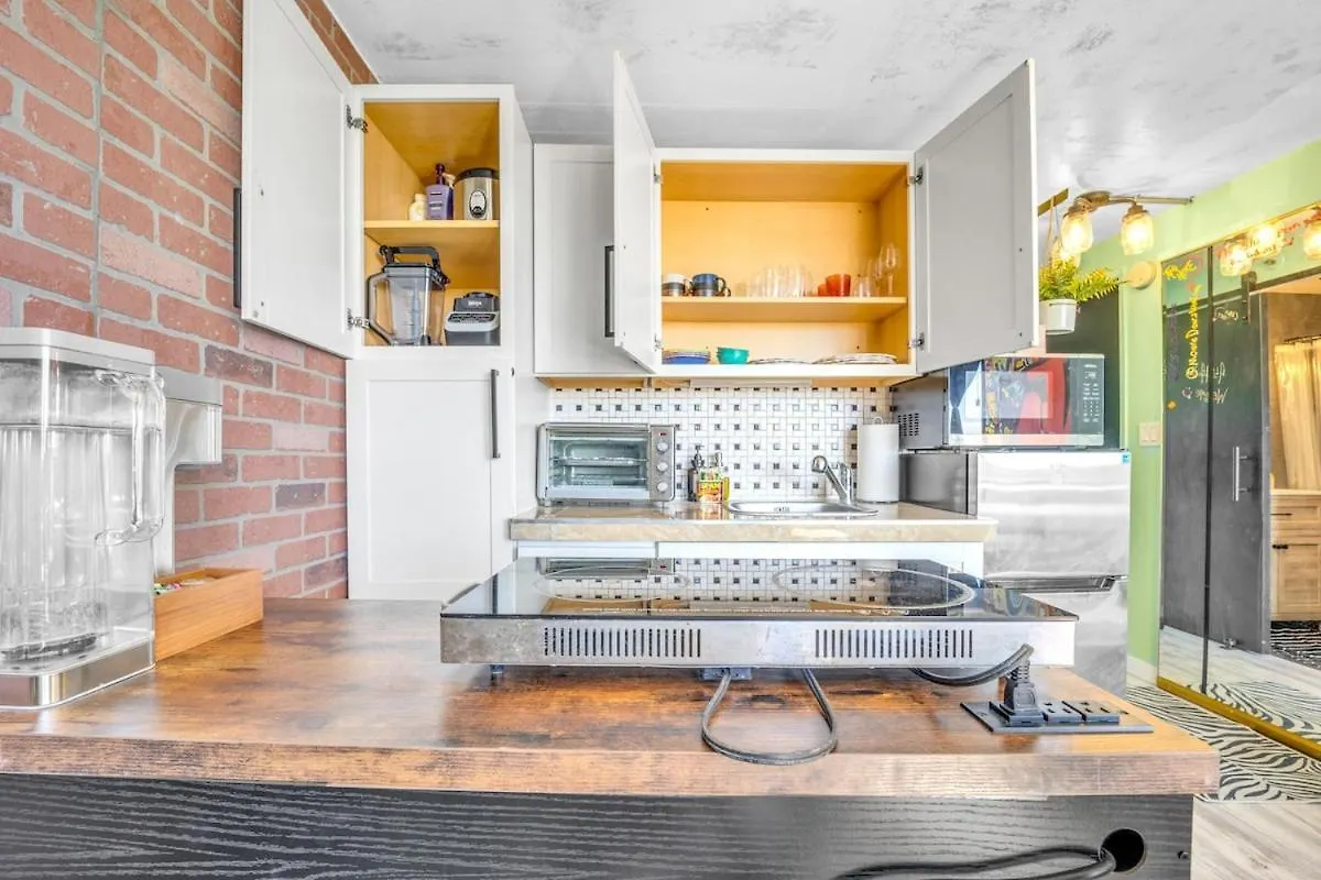 Ocean View Art Inspired Loft Apartment Honolulu