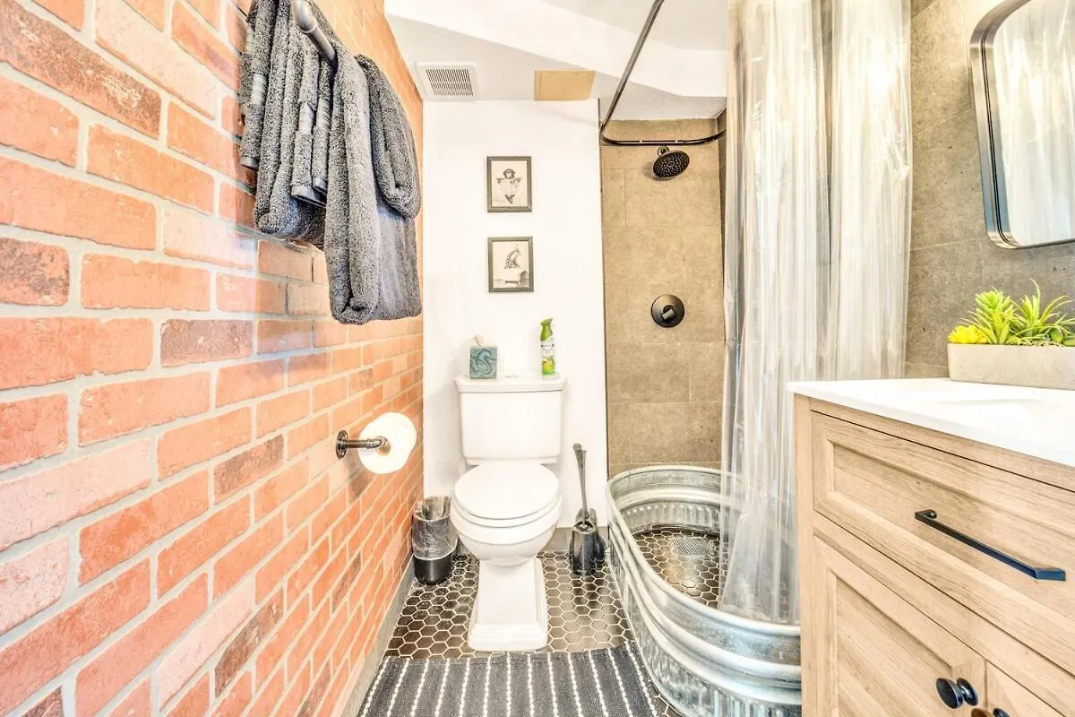 Ocean View Art Inspired Loft Apartment Honolulu